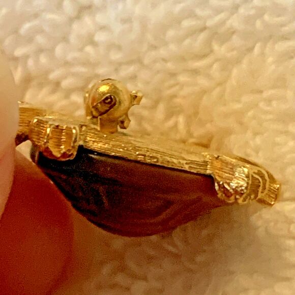 Vintage Trifari Signed Turtle Brooch Gold Tone Faux Tortoise Shell Pin 1960s - Picture 7 of 9